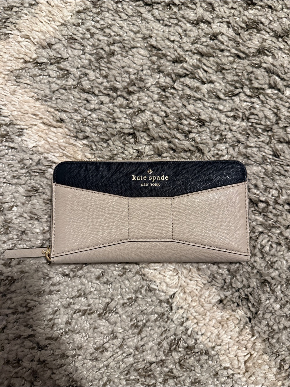 kate spade Two-Tone Black and Beige Bow Zip Wallet